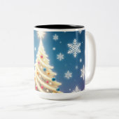 Merry Christmas Tree Holiday Mug – Festive Coffee  Zweifarbige Tasse (VorderseiteRechts)