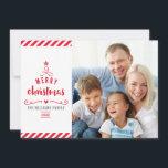 MERRY CHRISTMAS TREE typografie Familie Foto rot Feiertagskarte<br><div class="desc">von kat massard >>> WWW.SIMPLYSWEETPAPERIE.COM << Send und extra besondere Nachricht mit Stil und Pizzazz in diesem Jahr... Personalisiert mit Ihren Details & Fotos werden sich meine modernen Urlaubsprodukte von den Grußfreuden abheben, die Ihre Freunde und Familie in dieser Saison erhalten werden, und ein besonderes Memento machen, das lange nach...</div>