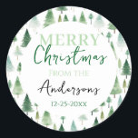 MERRY Christmas Trees Familiengeschenk Runder Aufkleber<br><div class="desc">Monogram Familienname Umschlag Aufkleber Aufkleber. Spaß Weihnachten Weihnachten Muster. Skript-Schriftart-Highlights mit leicht lesbaren Serifennamen Schriftart. Leicht an Ihre Bedürfnisse anzupassen. Weihnachtsgeschenk</div>