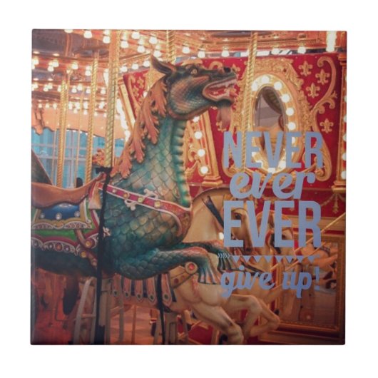 Merry Dragon gibt nie auf Fliese (Vorderseite)