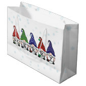 Merry Gnomes Große Geschenktüte (Vorderseite Schrägansicht)