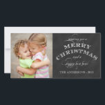 MERRY HOLIDAY FOTO CARD | CHALKBOARD FEIERTAGSKARTE<br><div class="desc">MERRY CHRISTMAS FOTOKARTE IN SCHWARZEN CHALKBOARD UND WEISSEN FARBEN MIT VINTAGEN SCRIPT-SCHRIFTART. PERSONALISIEREN SIE MIT IHREM FOTO UND IHREN NAMEN. ELKE CLARKE© Wir wünschen Ihnen ein frohes Weihnachtsfest und ein glückliches Neues Jahr. Foto HOLIDAY GREETINGS</div>