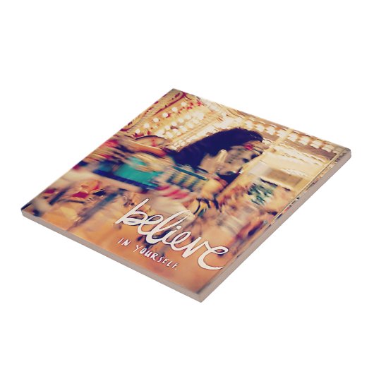 Merry Horse glaubt Fliese (Seite)