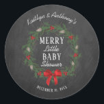 Merry Little Christmas Baby Shower Runder Aufkleber<br><div class="desc">Feiern Sie stilvoll mit diesen trendigen Babyduschklebern. Das Design ist leicht mit Ihrer eigenen Formulierung zu personalisieren und Ihre Familie und Freunde werden begeistert sein,  wenn sie diese fabelhaften Aufkleber sehen.</div>