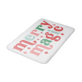 Merry Magic - farbenfrohe Weihnachtstypografie Badematte (Schrägansicht)