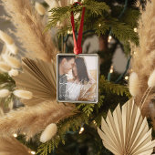 Merry & Married Elegant Script Newlyweds Photo Ornament Aus Metall