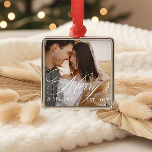 Merry & Married Elegant Script Newlyweds Photo Ornament Aus Metall