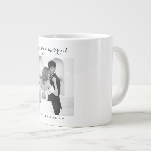 Merry & Married - Personalized Newlywed Christmas Jumbo-Tasse (Vorderseite Rechts)