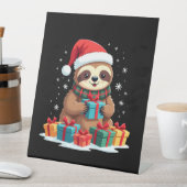 Merry Slothmas cute Christmas sloth Santa hat Xmas Sockelschild (In Situ)