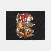 Merry Squatchmas Santa Bigfoot Campfire Mens Boys Fleecedecke (Vorderseite (Horizontal))