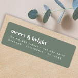 Merry und Bright | Modern Minimal Christmas Green<br><div class="desc">Ein stilvolles,  modernes Rückkehradressen-Label mit einem fett-Retro-Typografie-Zitat "frry & bright" in Weiß auf einem dunklen Salbei-Waldgrün. Der Gruß und die Adresse lassen sich einfach für eine persönliche Touch anpassen. Ein trendiges,  minimalistisches und zeitgenössisches Design,  das sich in dieser Ferienzeit auszeichnet!</div>