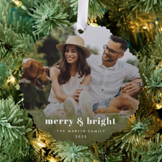 Merry und Bright | Modernes Foto Xmas Ornament Karte (Insitu (Baum))