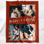 Merry und Bright | Multi Foto Grid Christmas Fleecedecke<br><div class="desc">Diese ultramoderne Feriendecke ist der perfekte rote Akzent für Weihnachten! Es gibt Platz für vier Ihrer liebsten persönlichen Fotos,  plus eine goldfarbene lässige Schriftzeichen-Typografie,  die "fröhlich   hell" sagt. Fügen Sie Ihr Monogramm oder Ihren Namen für einen festlichen Sake,  den Ihre Familie schätzen wird.</div>