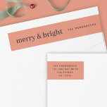 Merry und Bright | Weihnachts-Rücksendeadresse<br><div class="desc">Einfache,  stilvolle,  minimalistische Umhüllung um das Retourenschild mit einem modernen,  minimalistischen typografischen Zitat "frry & bright" in schwarz auf einem roten Hintergrund. Name,  Adresse und Gruß lassen sich einfach für eine persönliche Touch anpassen. #christmas #merryandbright #minimalist #return-address</div>