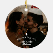 Merry & Verheiratet First Christmas Script Foto Keramik Ornament (Hinten)