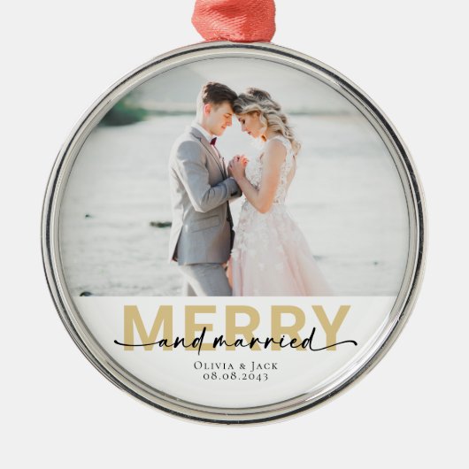 Merry & Verheiratet First Christmas Wedding Foto Ornament Aus Metall (Vorne)