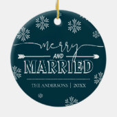 Merry & Verheiratet Newlywed First Christmas Foto Keramik Ornament (Hinten)