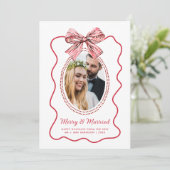 Merry Verheiratet Red Wavy Frame Bow Foto Weihnach Feiertagskarte (Stehend Vorderseite)