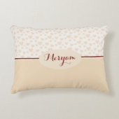 Meryam Monogram Herz Muster in Peach & Burgundy Dekokissen (Vorderseite)