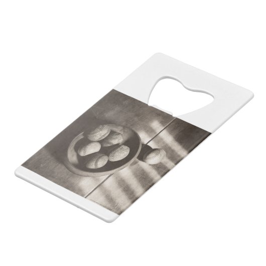 MES01BWD2 Baseball Bowl.tif Geldbeutel Flaschenöffner (Rückseite Schrägansicht)