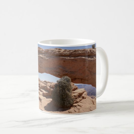 Mesa Arch and Tumbleweed in Canyonlands Kaffeetasse (VorderseiteRechts)