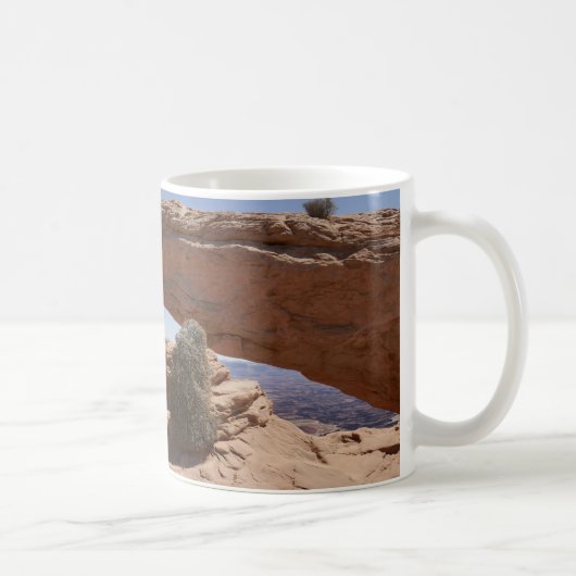 Mesa Arch and Tumbleweed in Canyonlands Kaffeetasse (Rechts)
