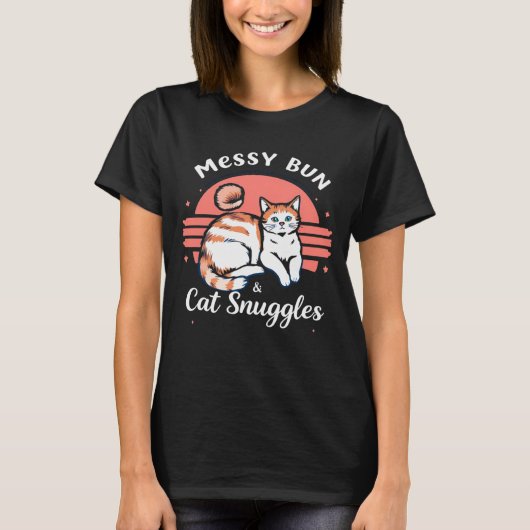 Messy Bun & Cat Snuggles - Cosy Cat Mama T-Shirt (Vorderseite)