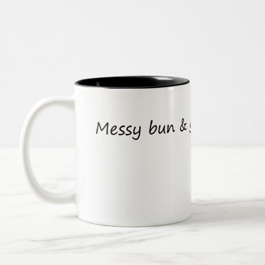 Messy Bun & Getting Stuff Zweifarbige Tasse (Links)