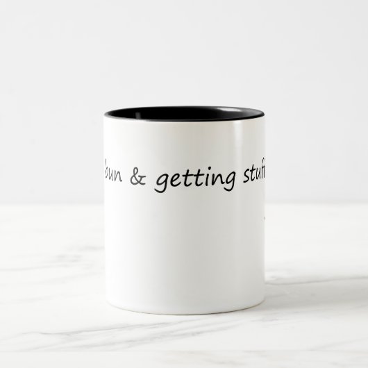 Messy Bun & Getting Stuff Zweifarbige Tasse (Mittel)