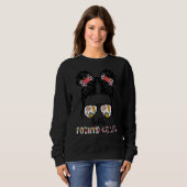 Messy Bun Hello Vierter Lehrer Erster Tag Sweatshirt (Vorne ganz)