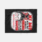 Messy Bun Softball Mom My Boy May Not Always Swing Fleecedecke (Vorderseite (Horizontal))