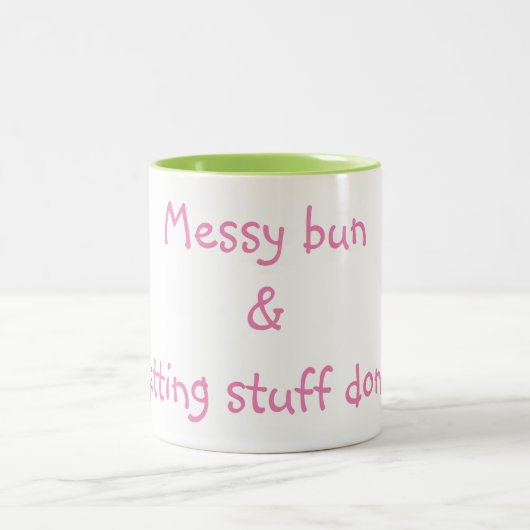 Messy Bun und Getting Stuff Done Zweifarbige Tasse (Mittel)