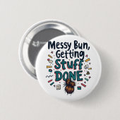 Messy Buns Getting Stuff Fertige lustige Mama Button (Vorne & Hinten)
