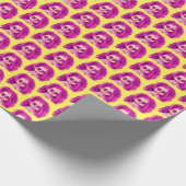 Messy Hair Creepy Puppenkopf in Pink Geschenkpapier (Ecke)