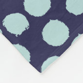 Messy Polka Punkte, trendige Farbmuster. Fleecedecke (Ecke)