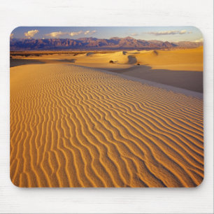 Mesziemlich flache Sanddünen im Death Valley Mousepad