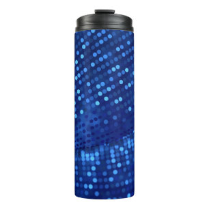 Metal Drapery Luxus 3D Hintergrund. Thermosbecher