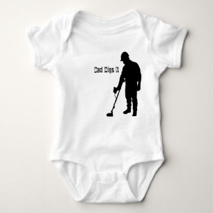 Metall, das ermittelt - Vater gräbt es - Strampler