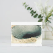 Metalldose auf Bauernhof mit Seil Postkarte (Stehend Vorderseite)