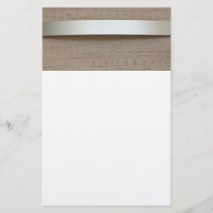 Metallgebogene Platte mit Holzoberfläche dahinter Flyer