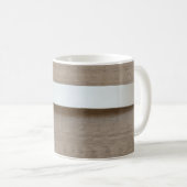 Metallgebogene Platte mit Holzoberfläche dahinter Kaffeetasse (VorderseiteRechts)