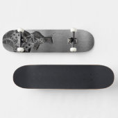 Metallhintergrund mit mechanischem Schaden Skateboard (Horizontal)