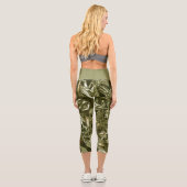 Metallic Abstract 101 Bronze Capri Leggings (Rückseite)