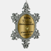 Metallic Gold 50. Hochzeitsszenario Schneeflocken Zinn-Ornament (Links)