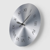 Metallic Silver Gray Texture Custom Monogram Große Wanduhr (Winkel)