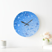 Metallic Sky Blue Rain Drops Große Wanduhr (Zuhause)