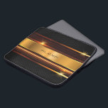 Metallicgold Streifen aus schwarzem Metall Laptopschutzhülle<br><div class="desc">Bild von metallischen goldenen Streifen mit schwarz metallischer Maische. Optionales Monogramm.</div>