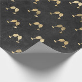 Metallische Gold-Weingläser auf der Black Decoupag Geschenkpapier (Ecke)