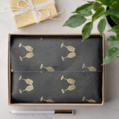 Metallische Gold-Weingläser auf der Black Decoupag Seidenpapier (Geschenk)