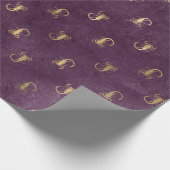 Metallische Goldskorpione auf Lila Geschenkpapier (Ecke)